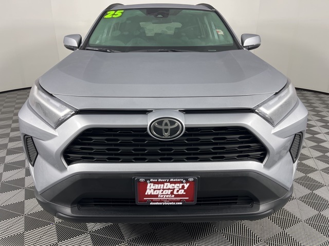 2025 Toyota RAV4 XLE photo 2