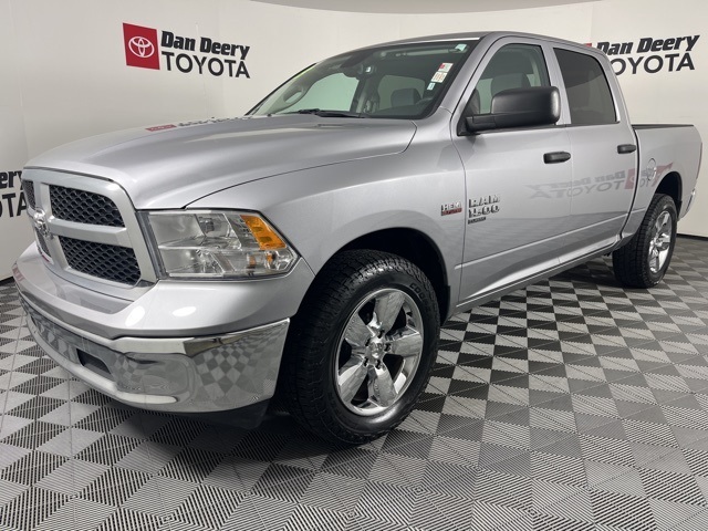 2023 Ram 1500 Classic SLT photo 4