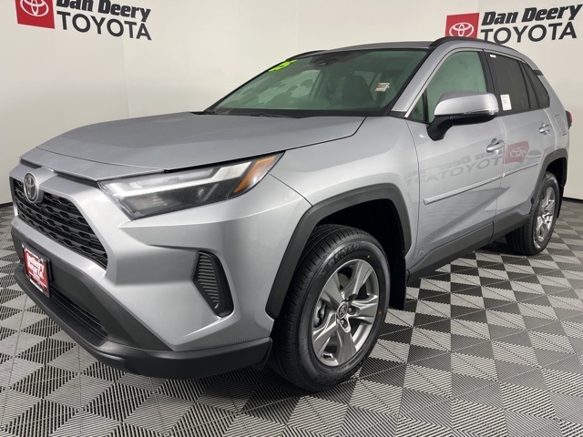 2025 Toyota RAV4 XLE photo 3