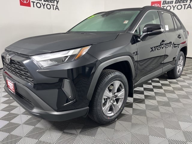 2025 Toyota RAV4 XLE photo 3