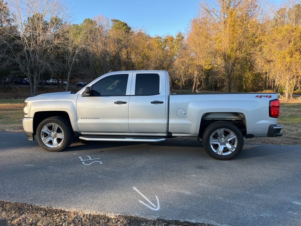 2018 Chevrolet Silverado 1500 Custom photo 4