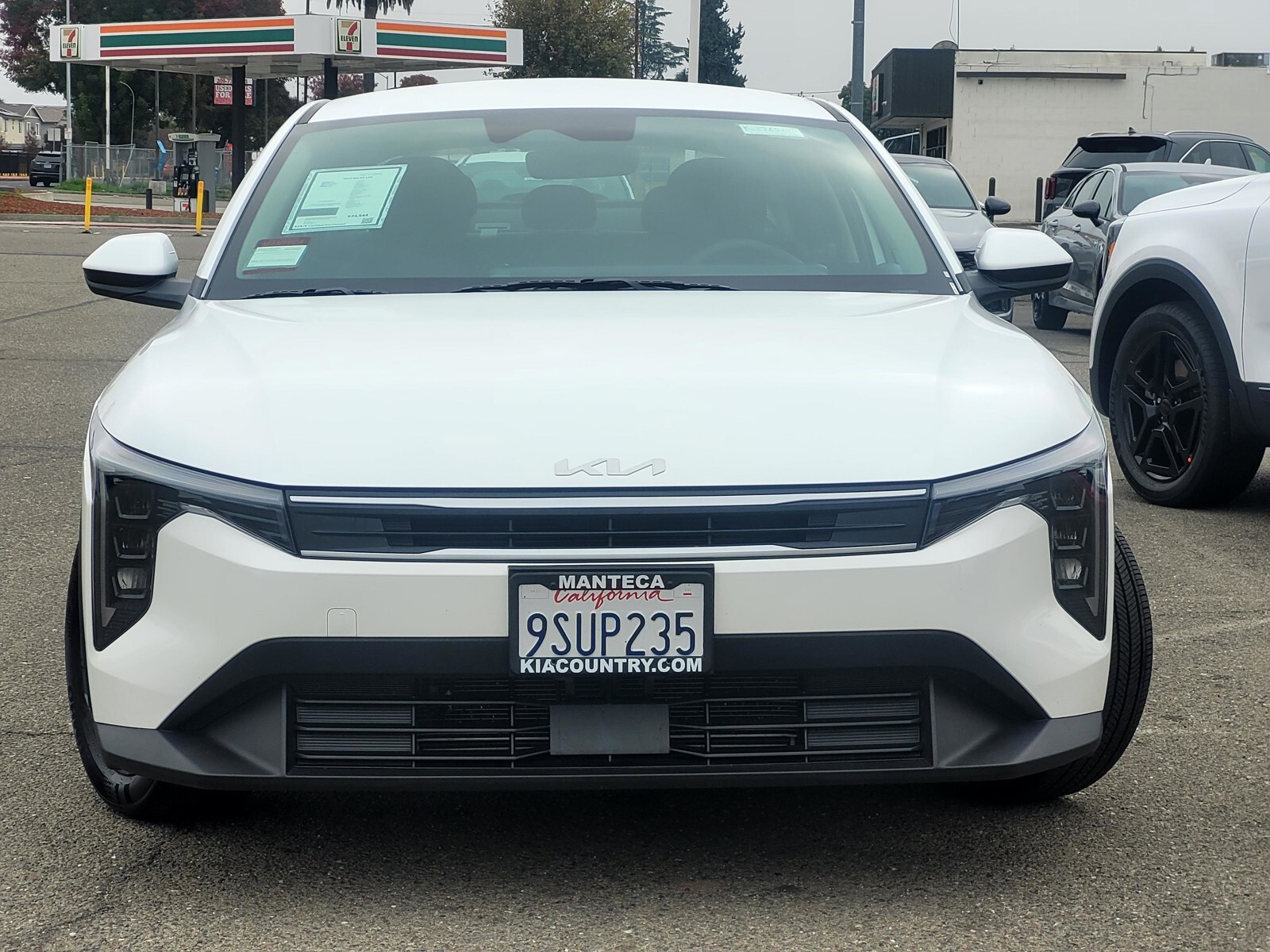 2025 Kia K4 LXS photo 2