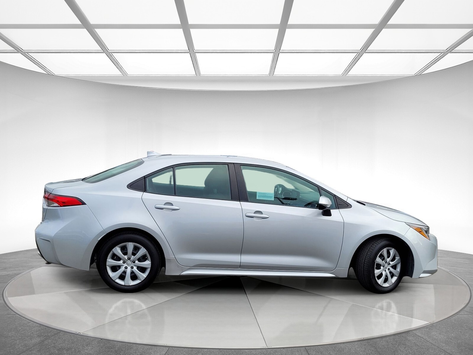 2022 Toyota Corolla LE photo 2