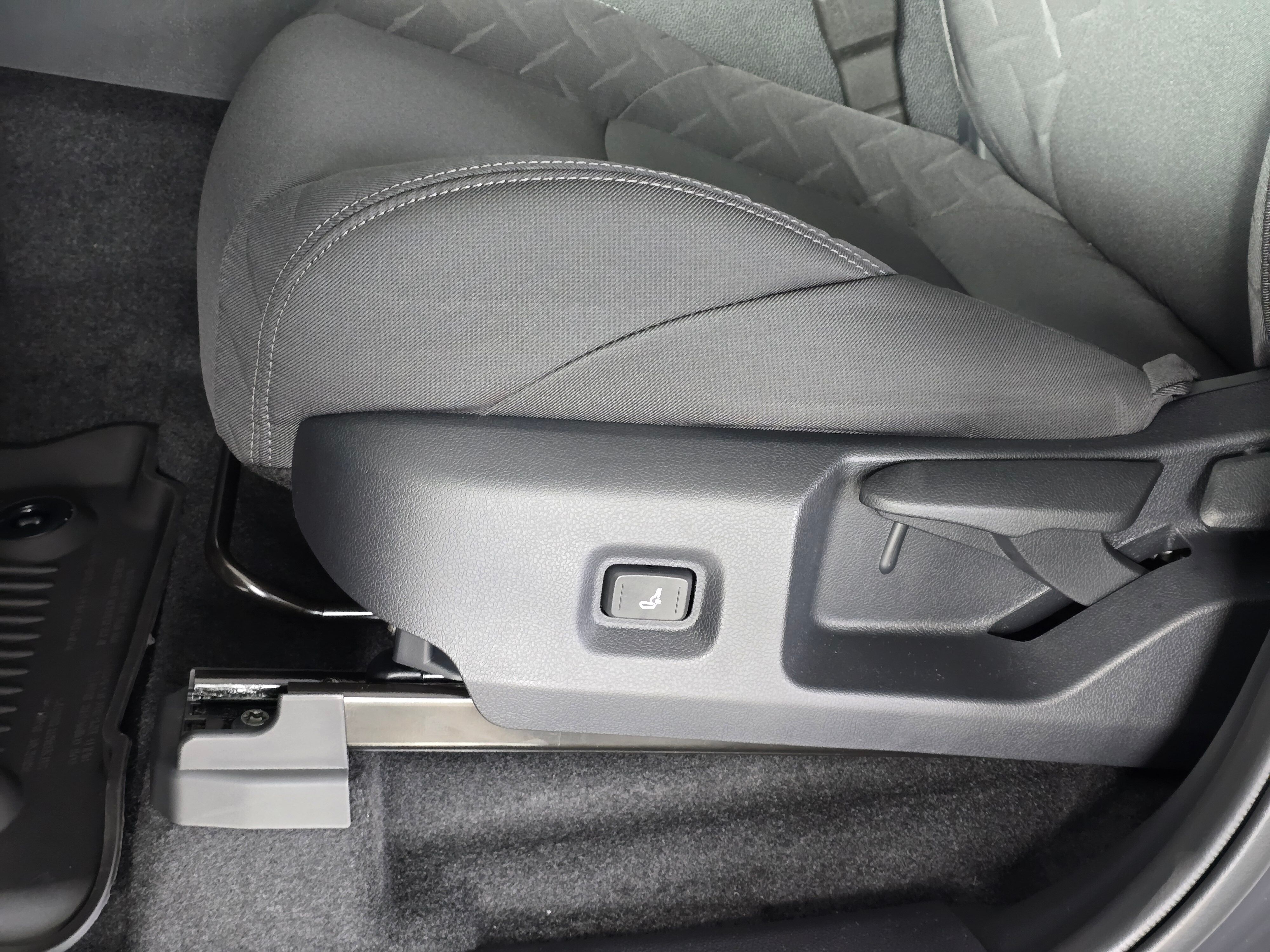 2025 Toyota Tacoma SR5 photo 4