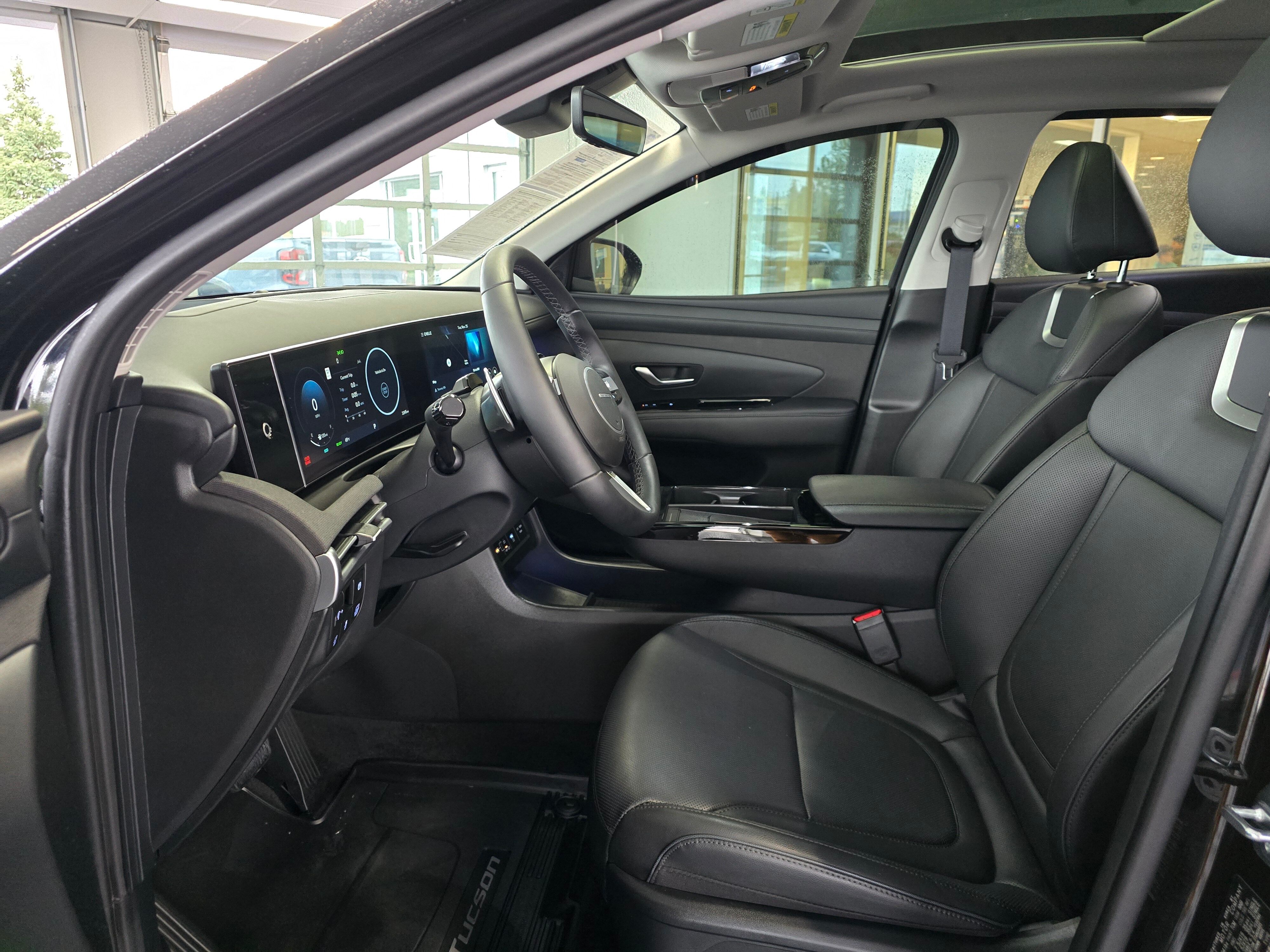 2025 Hyundai Tucson Hybrid Limited photo 3