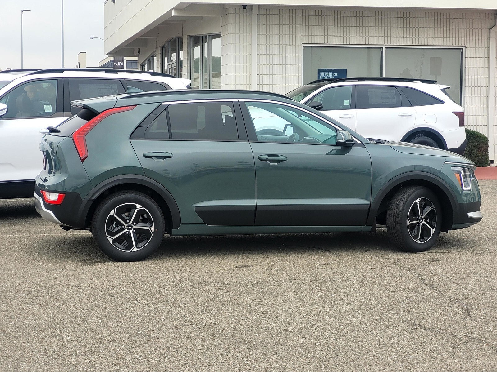 2026 Kia Niro EX Premium photo 3