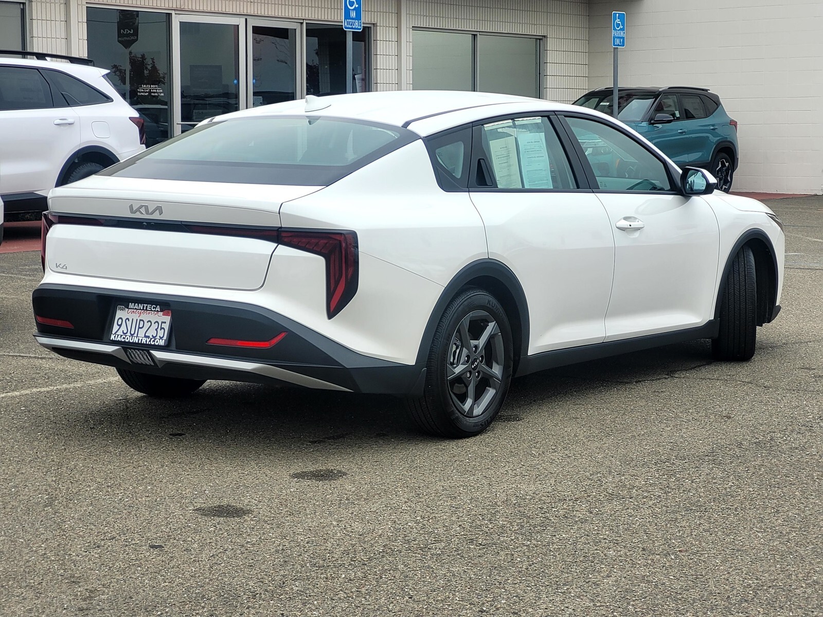 2025 Kia K4 LXS photo 3