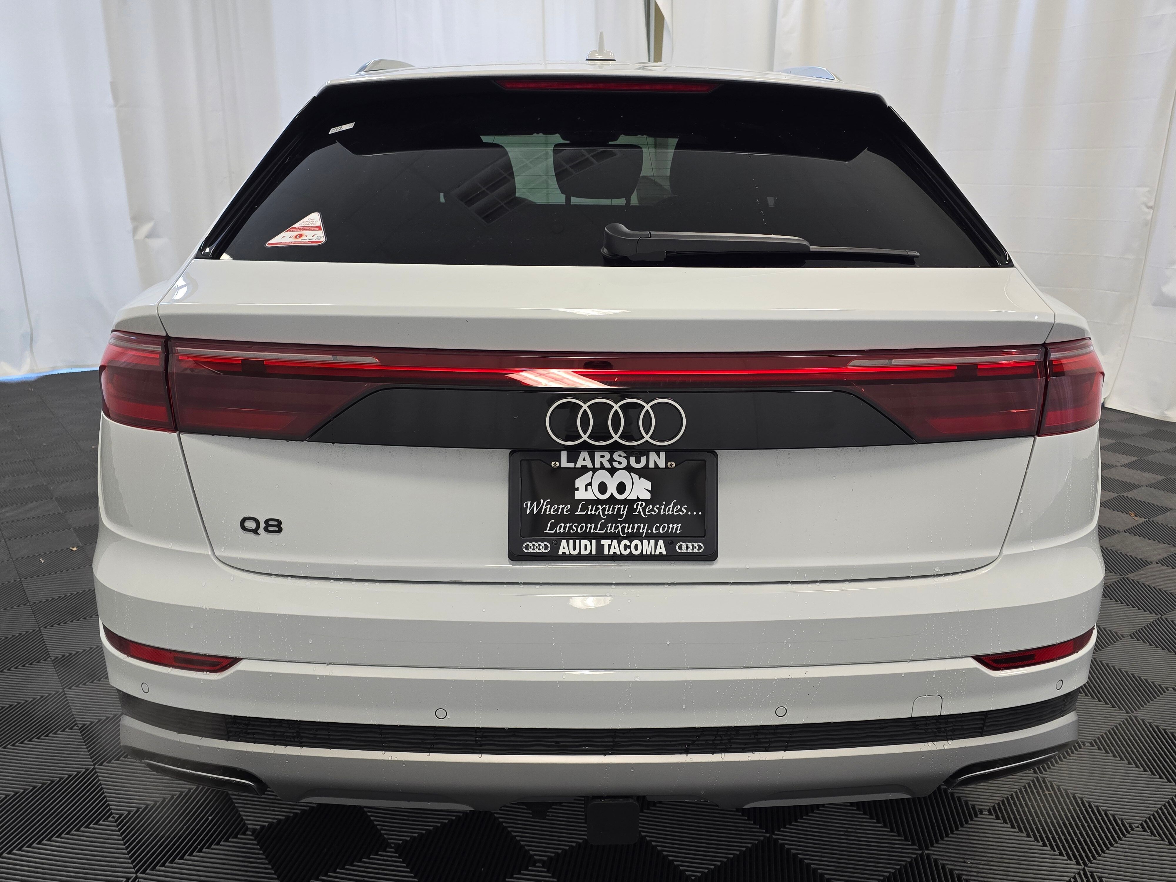 2025 Audi Q8 55 Premium Plus photo 2