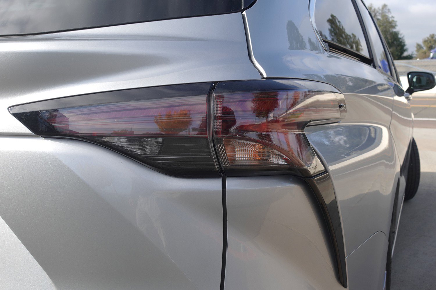 2023 Toyota Sienna LE photo 4