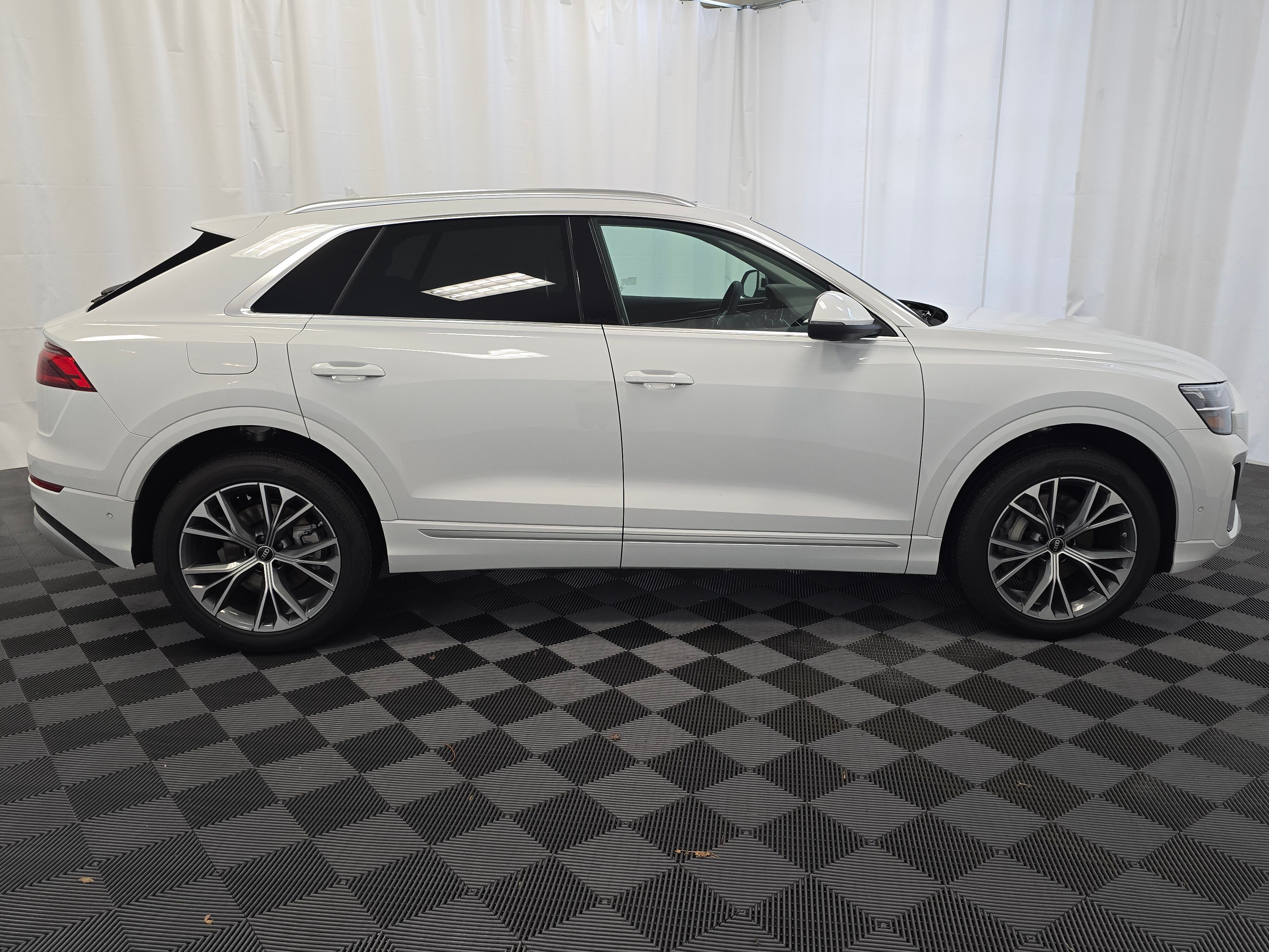 2025 Audi Q8 55 Premium Plus photo 3