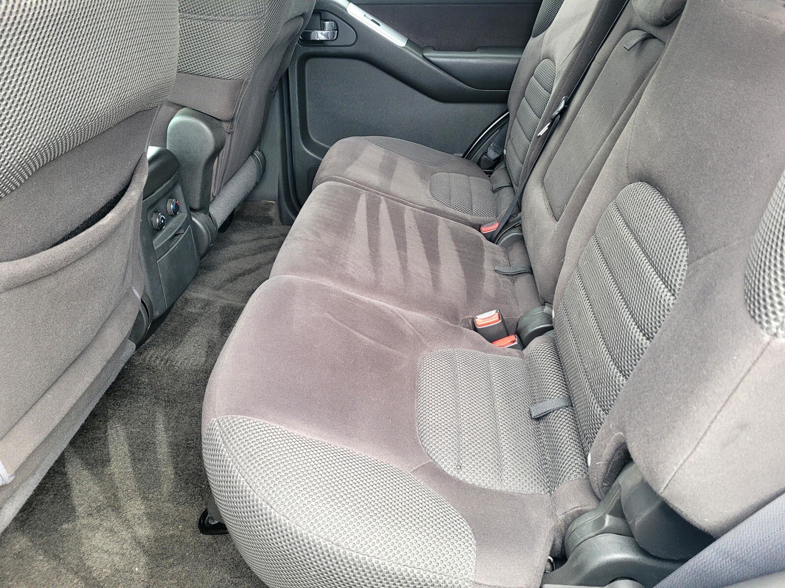 2012 Nissan Pathfinder SV photo 4