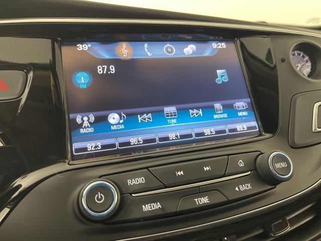 2017 Buick Envision Essence photo 3