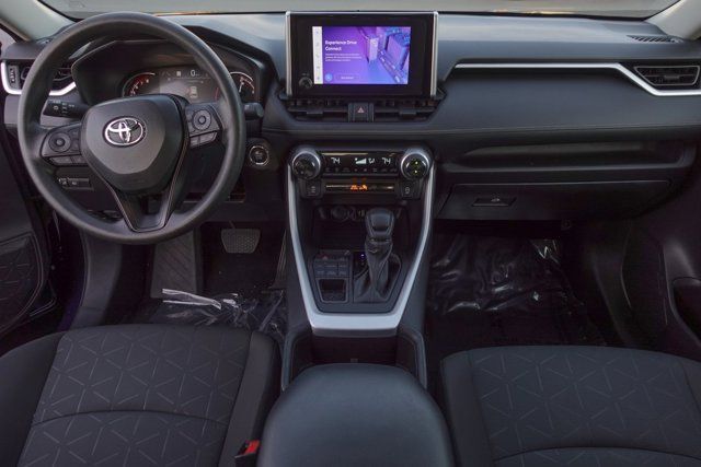 2024 Toyota RAV4 XLE photo 3