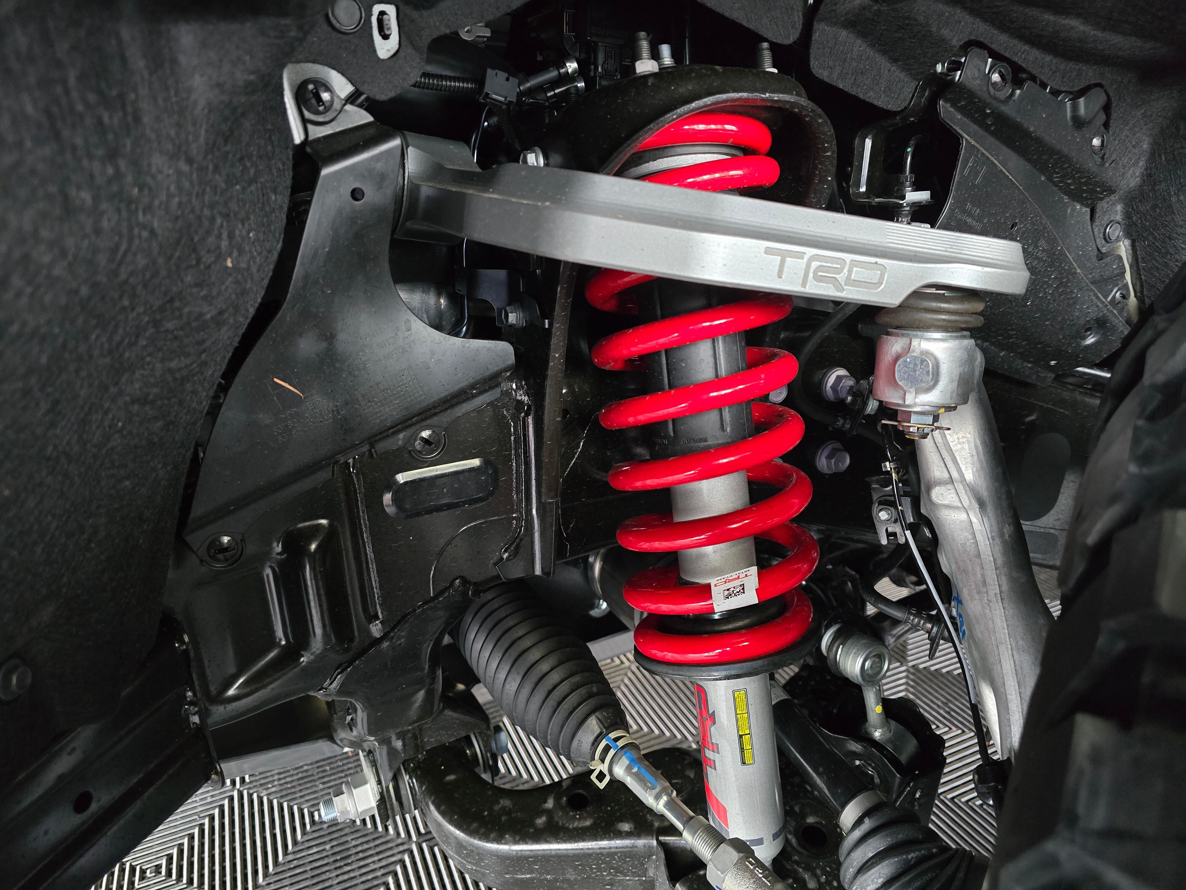 2025 Toyota Tacoma TRD Off-Road photo 2