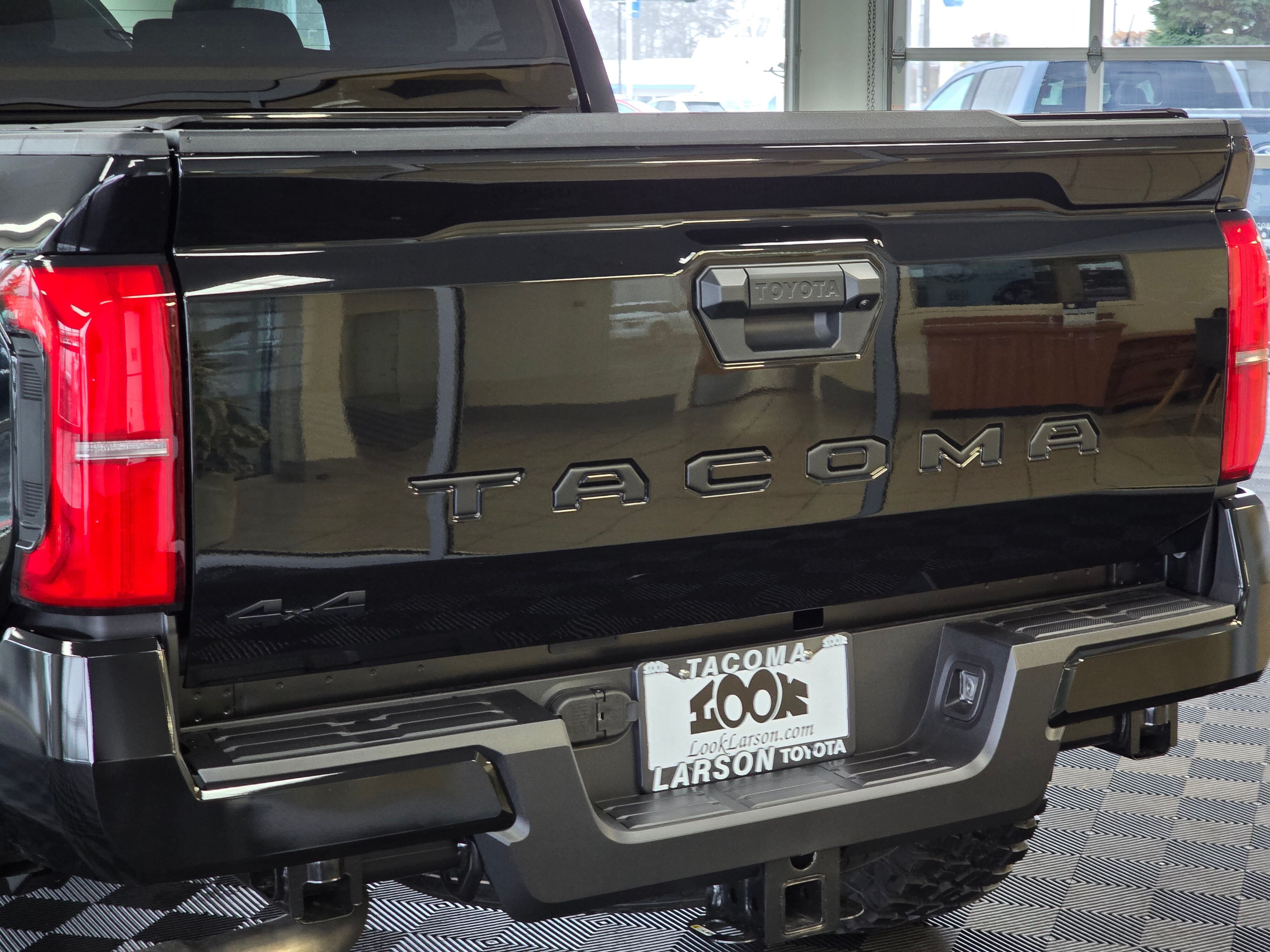 2025 Toyota Tacoma TRD Off-Road photo 4