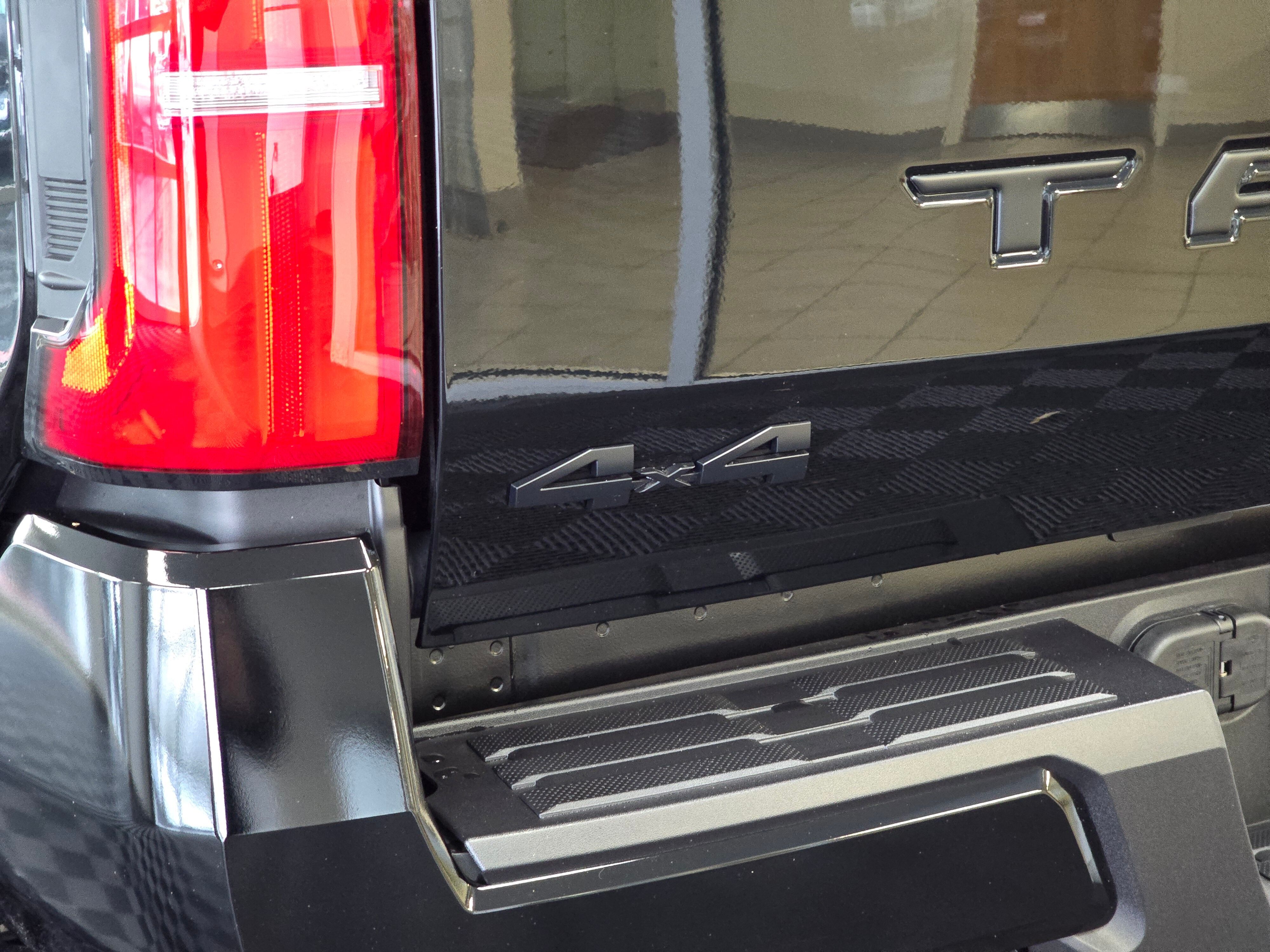 2025 Toyota Tacoma TRD Off-Road photo 2