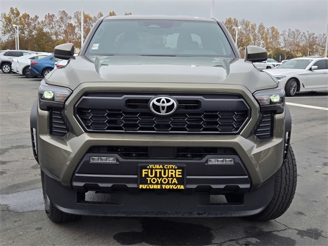 2025 Toyota Tacoma TRD Off-Road photo 2