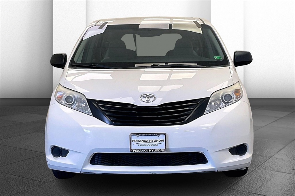 2015 Toyota Sienna L photo 2