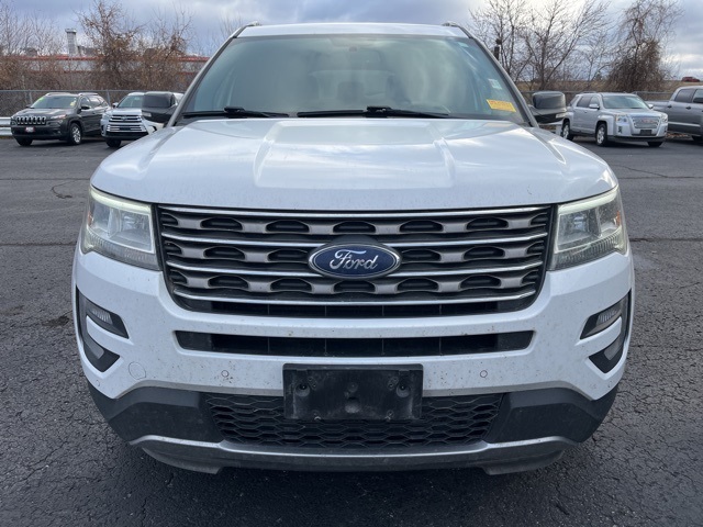 2017 Ford Explorer XLT photo 2