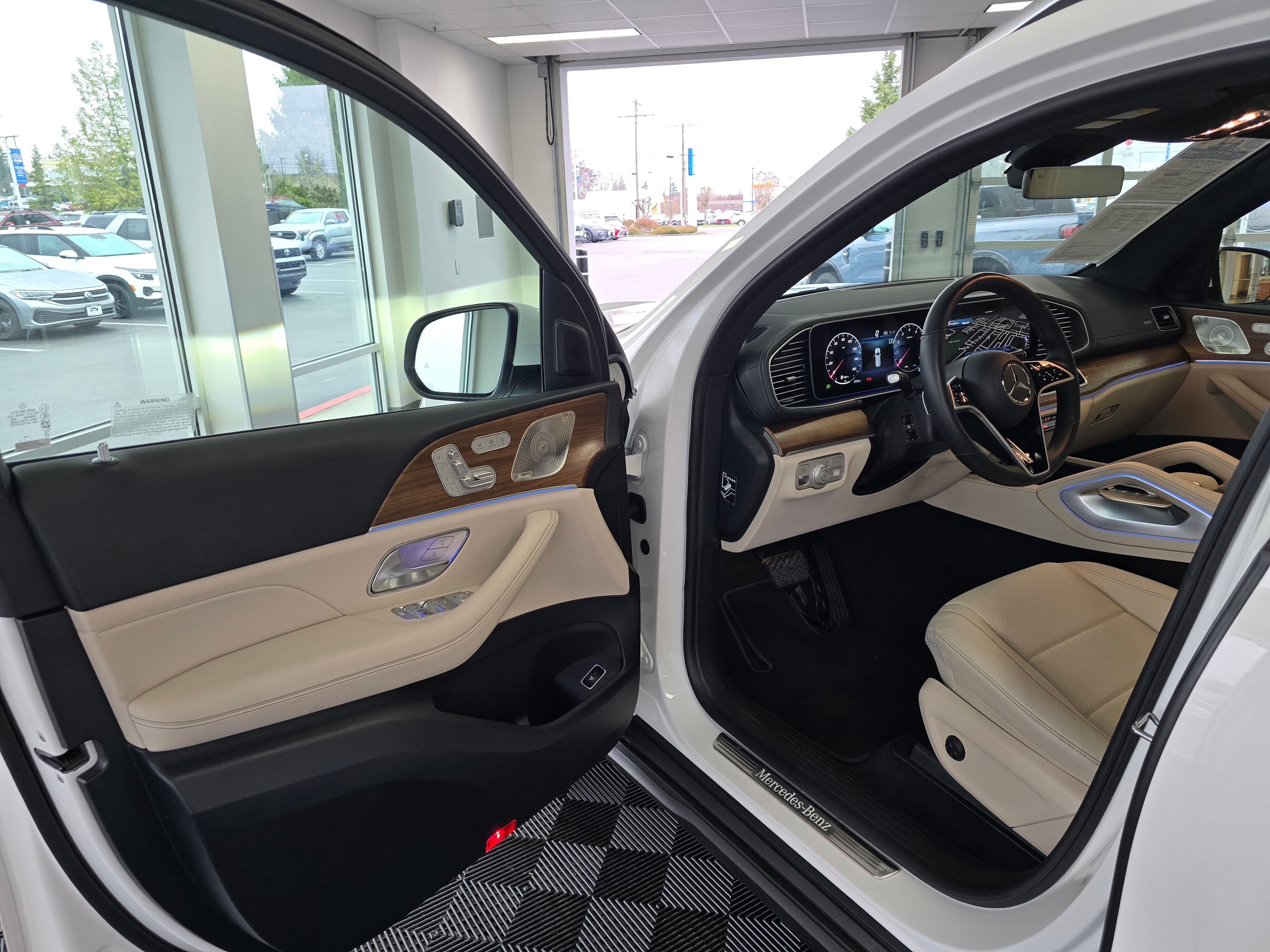 2024 Mercedes Benz GLS 450 photo 3