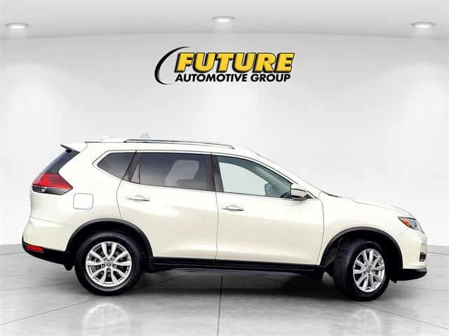 2020 Nissan Rogue SV photo 3