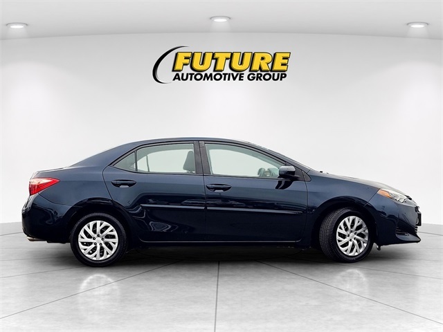 2018 Toyota Corolla LE photo 3