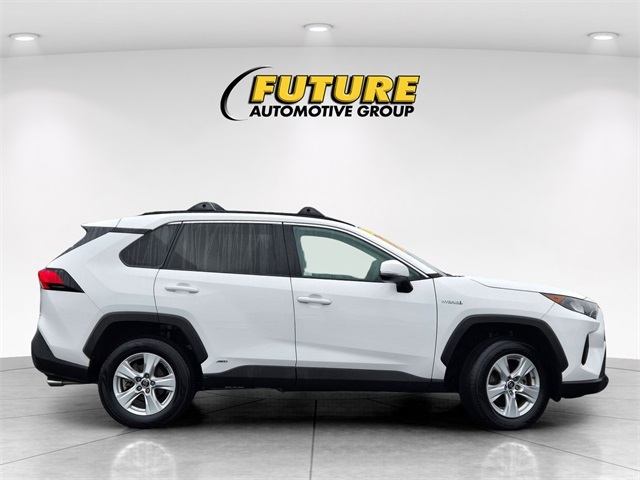 2020 Toyota RAV4 Hybrid LE photo 2