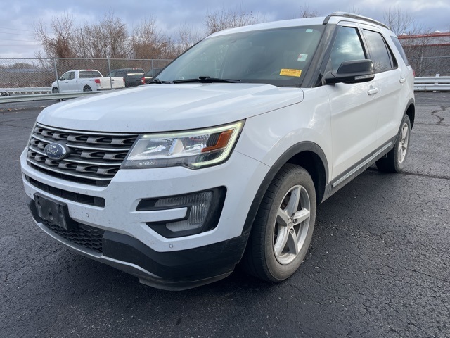 2017 Ford Explorer XLT photo 3