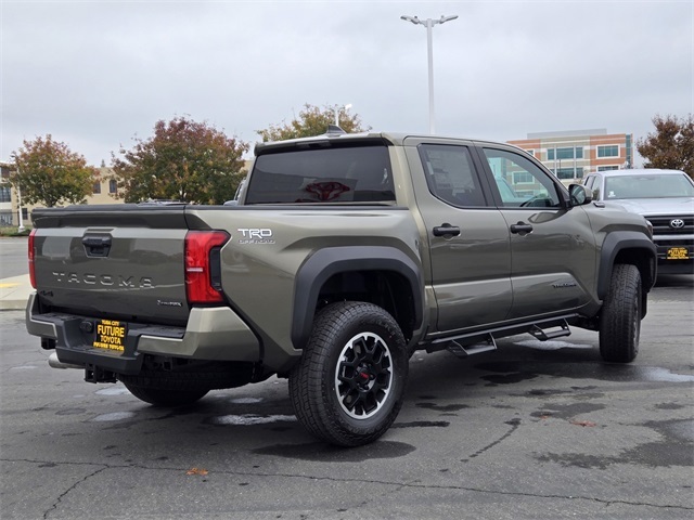 2025 Toyota Tacoma TRD Off-Road photo 4