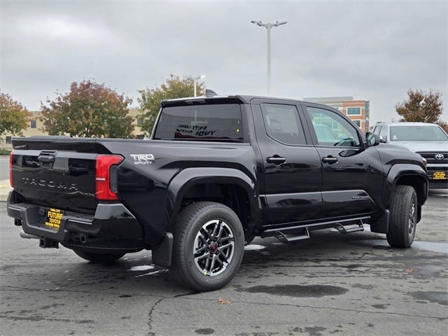 2026 Toyota Tacoma TRD Sport photo 4