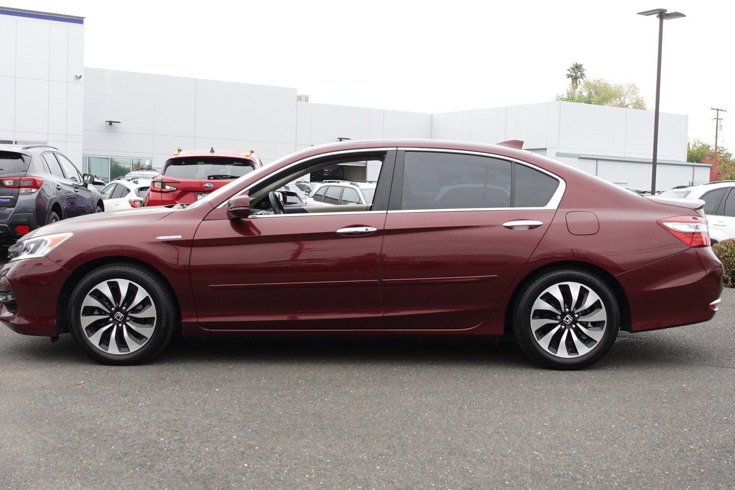 2017 Honda Accord Hybrid EX-L photo 3