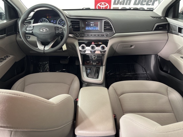 2019 Hyundai Elantra SE photo 2