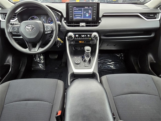 2020 Toyota RAV4 Hybrid LE photo 3