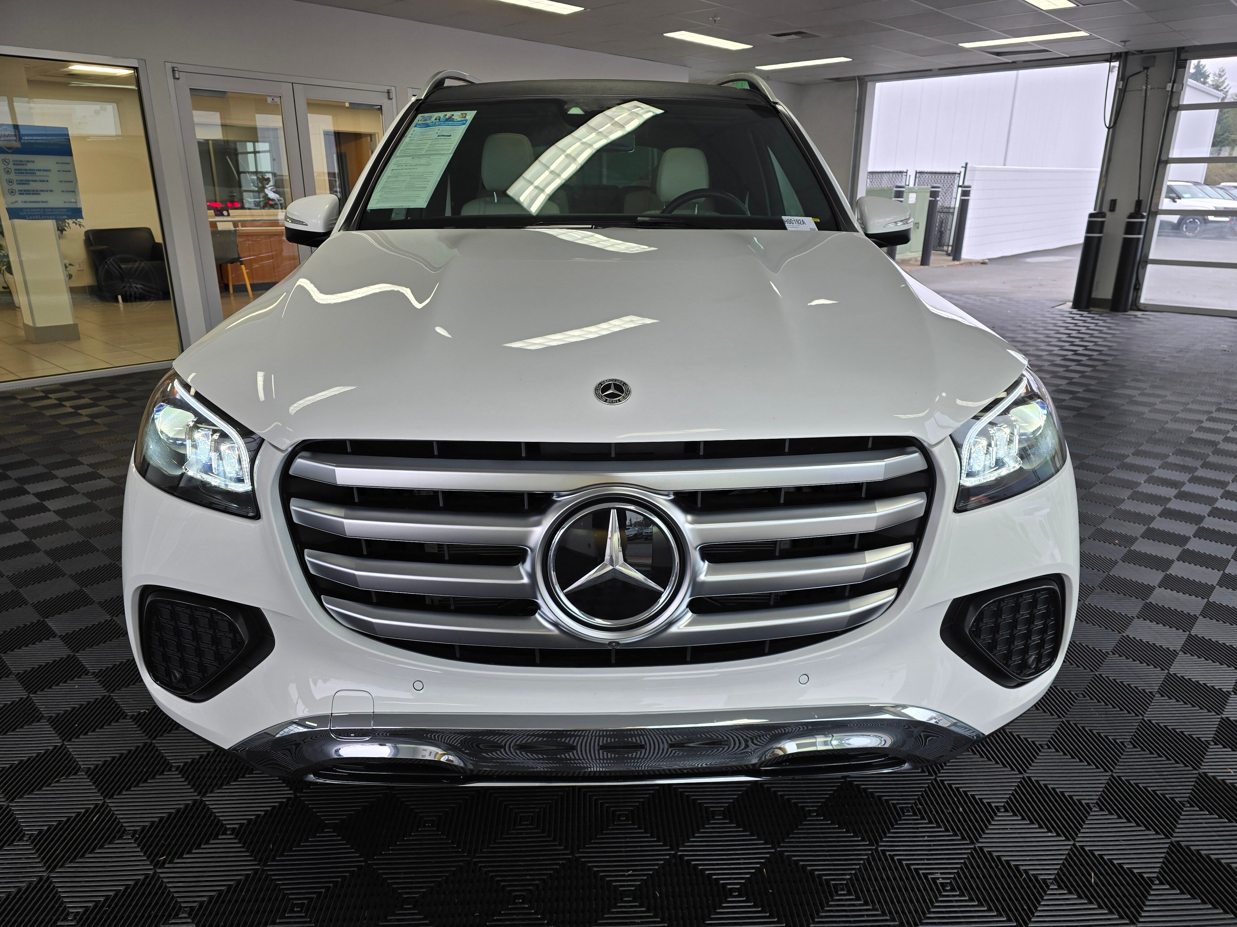 2024 Mercedes Benz GLS 450 photo 2