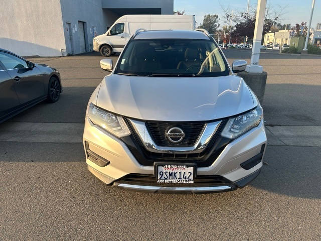 2019 Nissan Rogue SV photo 2