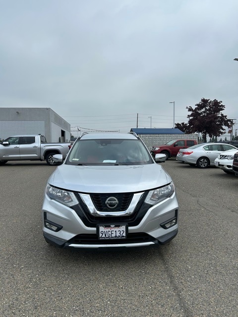 2018 Nissan Rogue SL photo 2