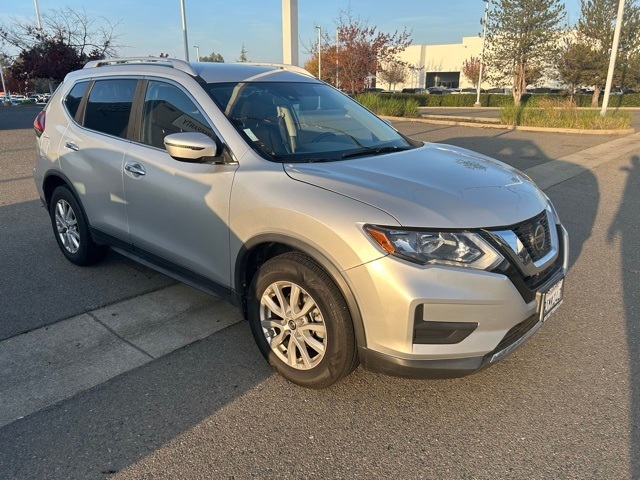 2019 Nissan Rogue SV photo 3