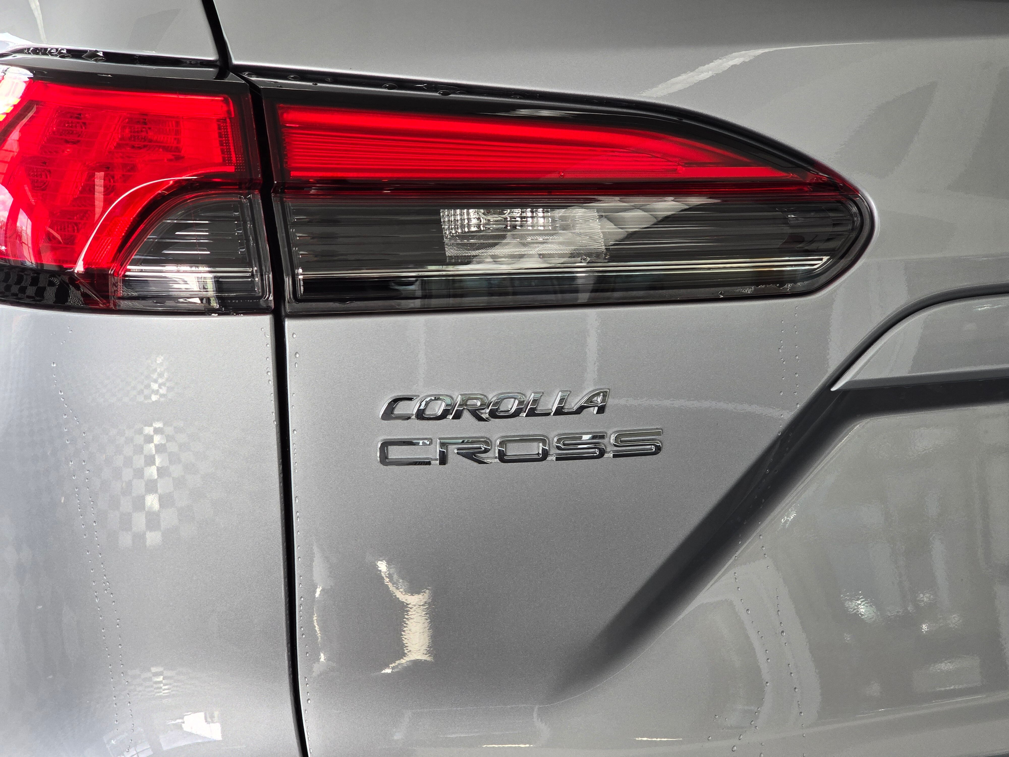 2026 Toyota Corolla Cross XLE photo 2
