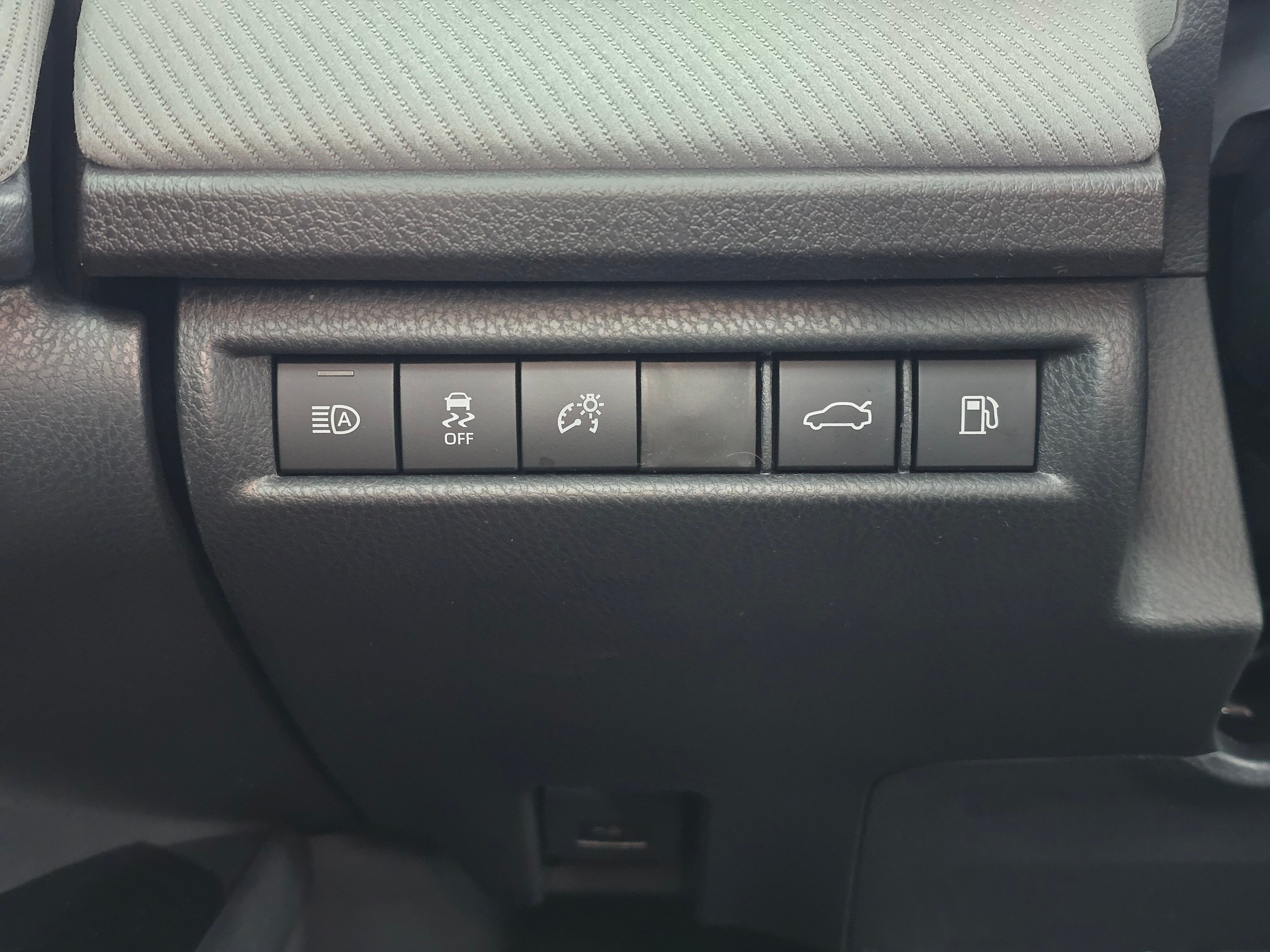 2026 Toyota Camry SE photo 3