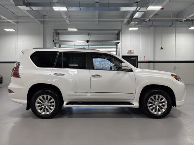 2017 Lexus GX 460 photo 3