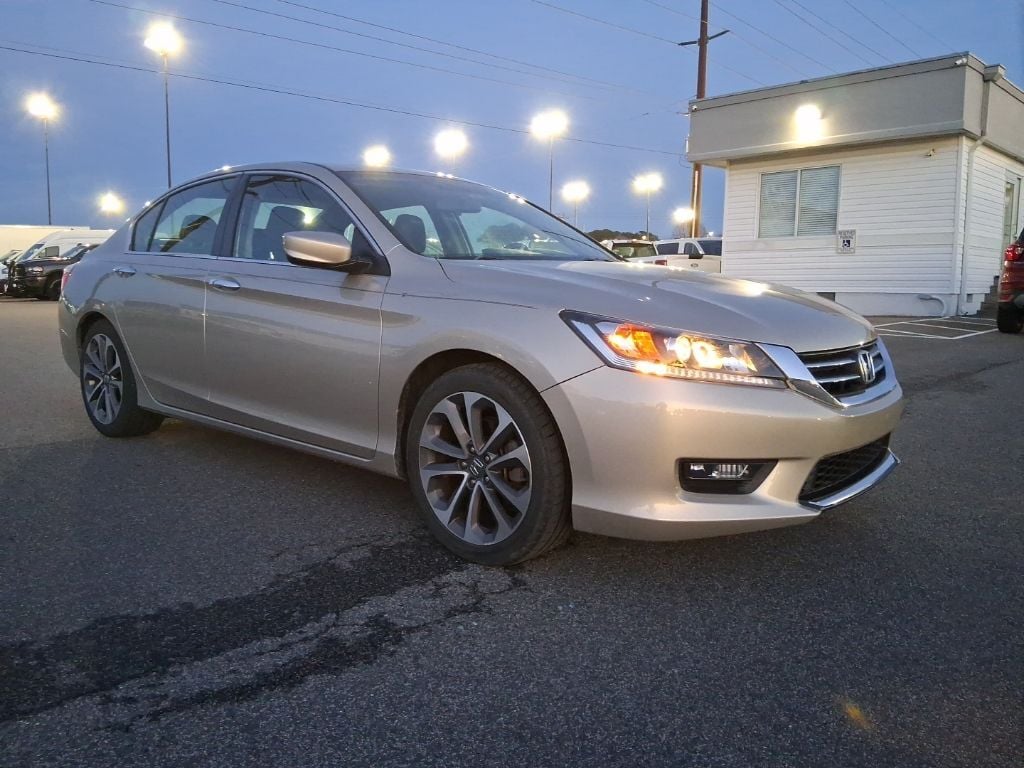 2015 Honda Accord Sport photo 3