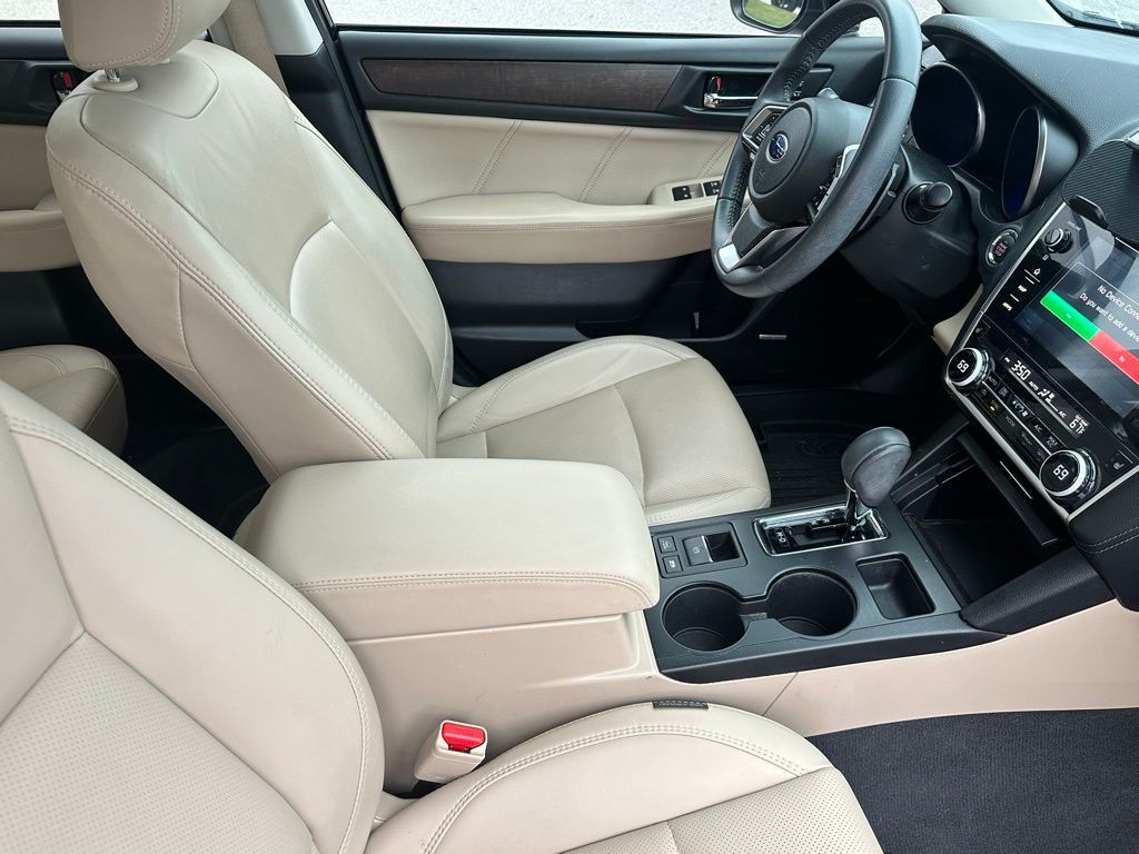 2019 Subaru Outback 2.5i photo 2