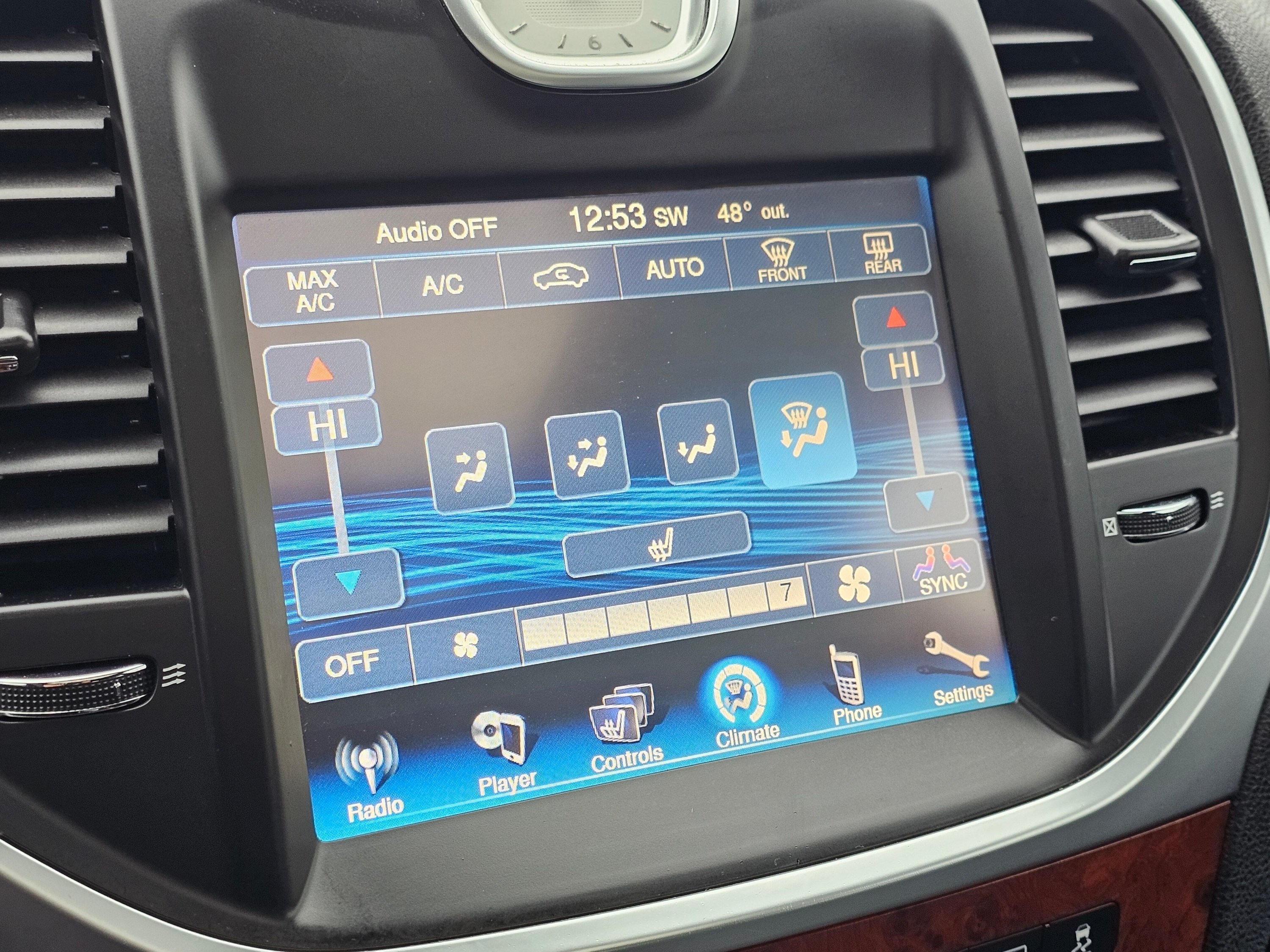 2014 Chrysler 300 Limited photo 2