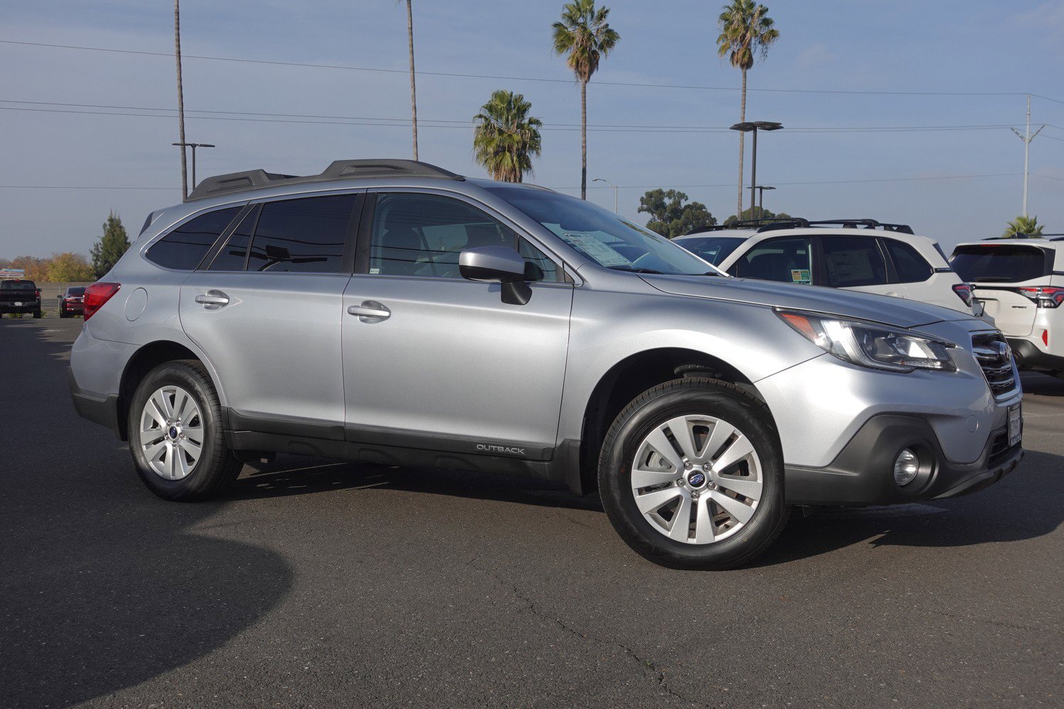 2018 Subaru Outback Premium photo 2