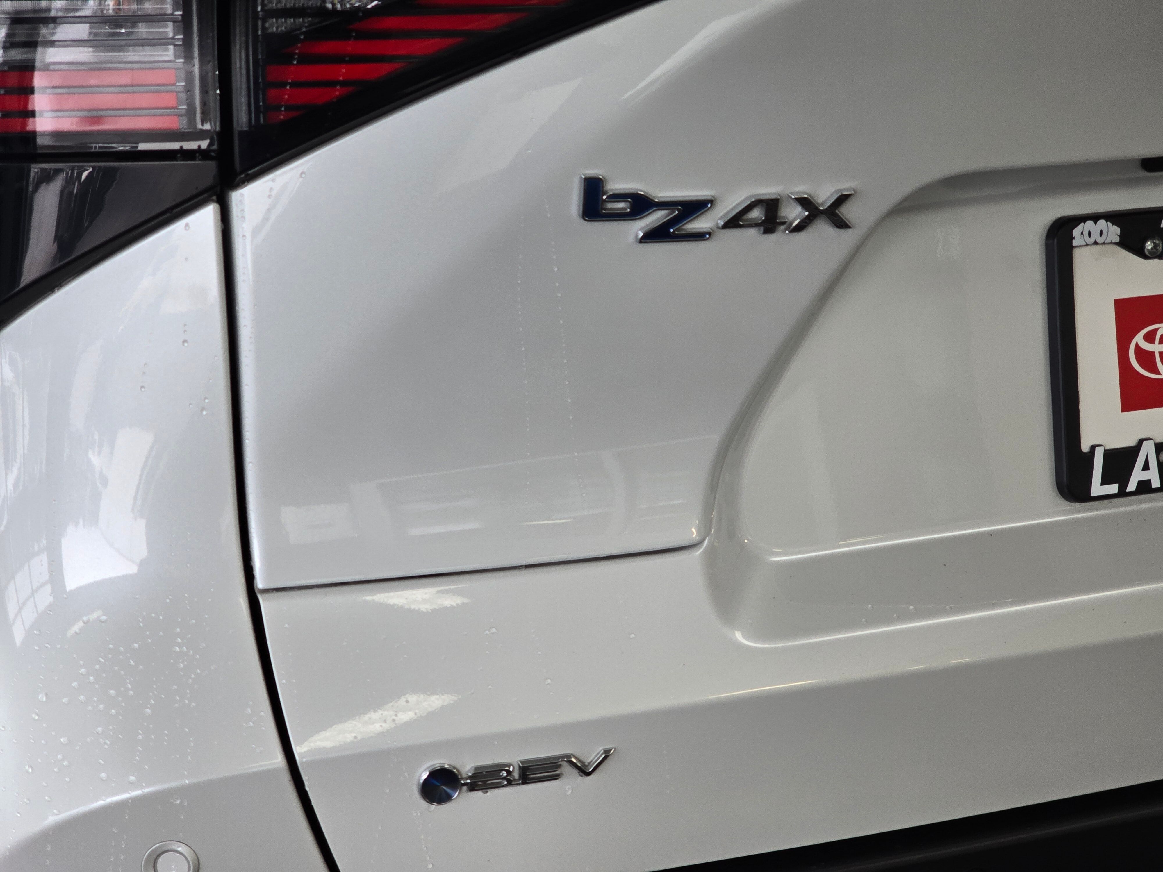 2024 Toyota bZ4X XLE photo 2