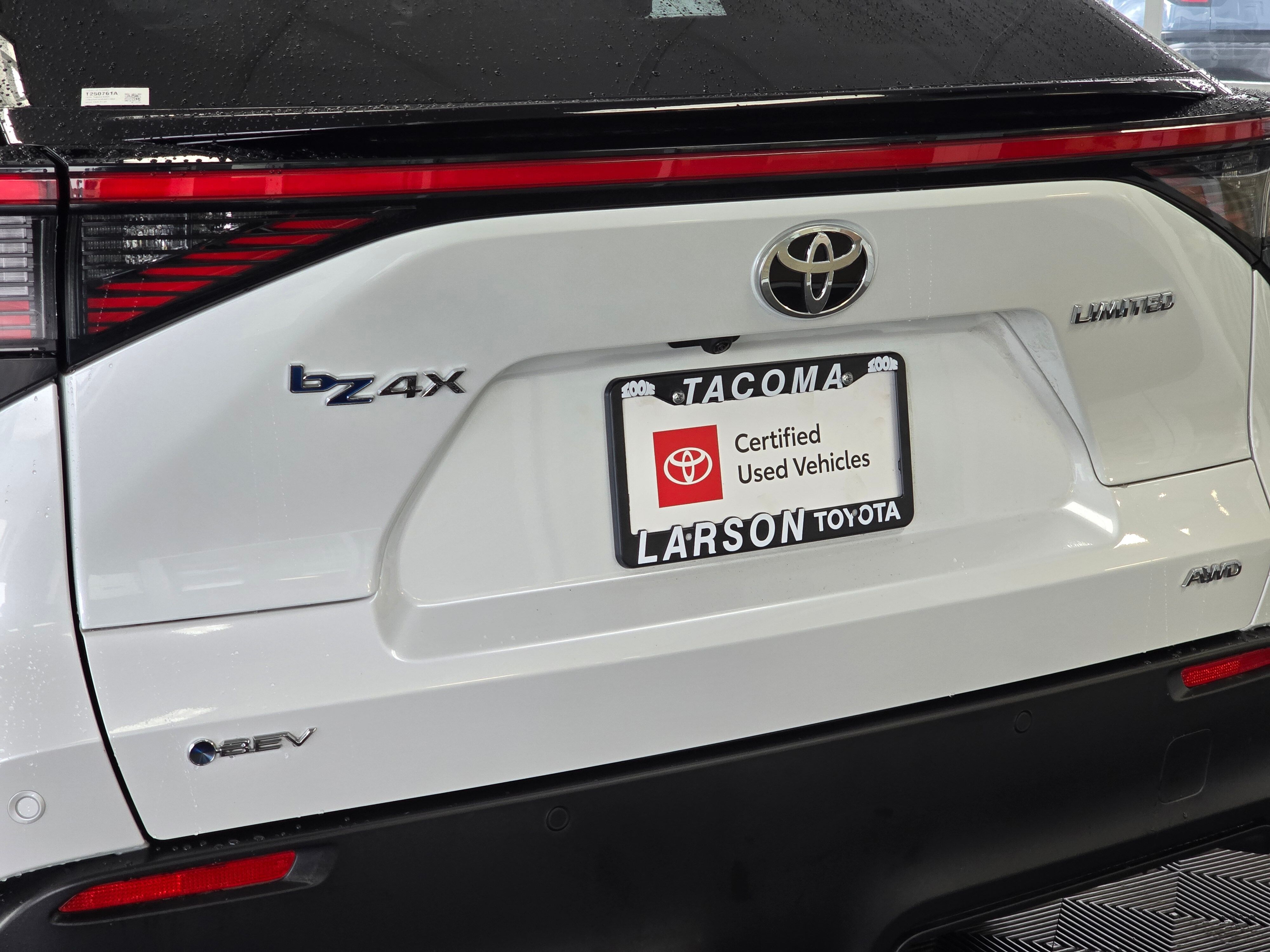 2024 Toyota bZ4X XLE photo 3