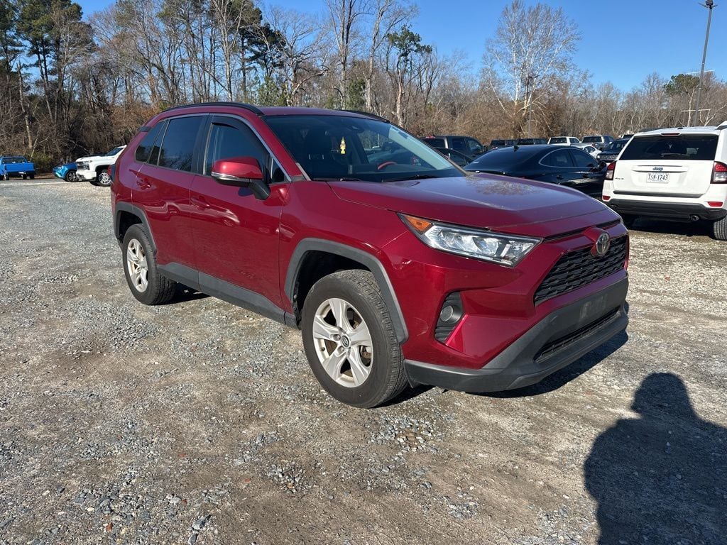 2019 Toyota RAV4 XLE photo 4