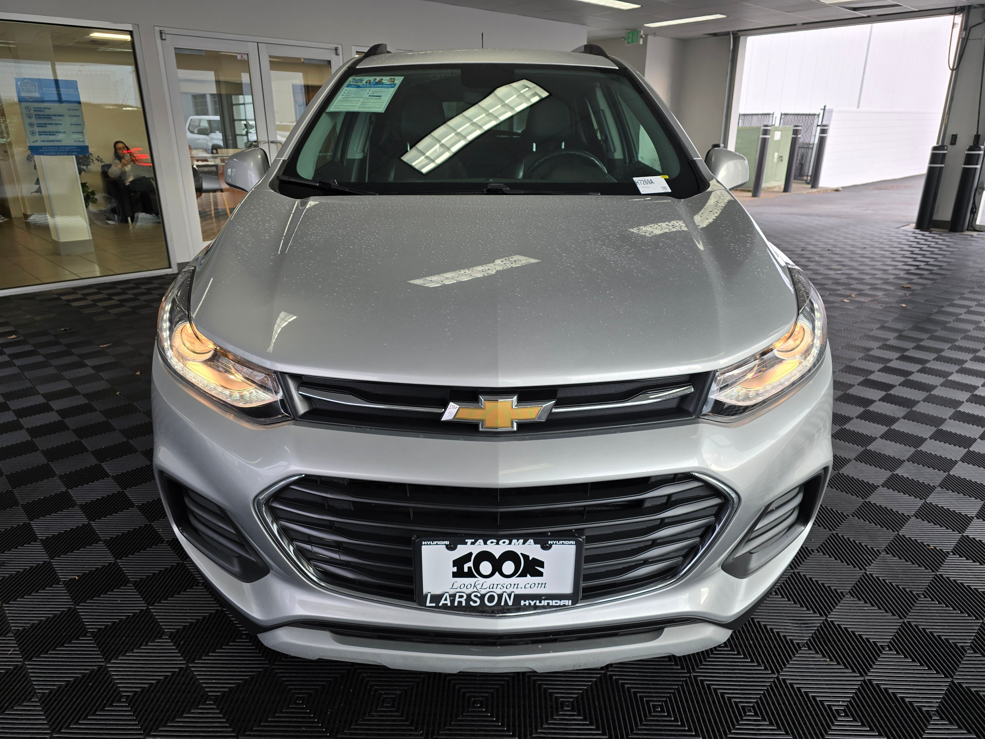 2021 Chevrolet Trax LT photo 2