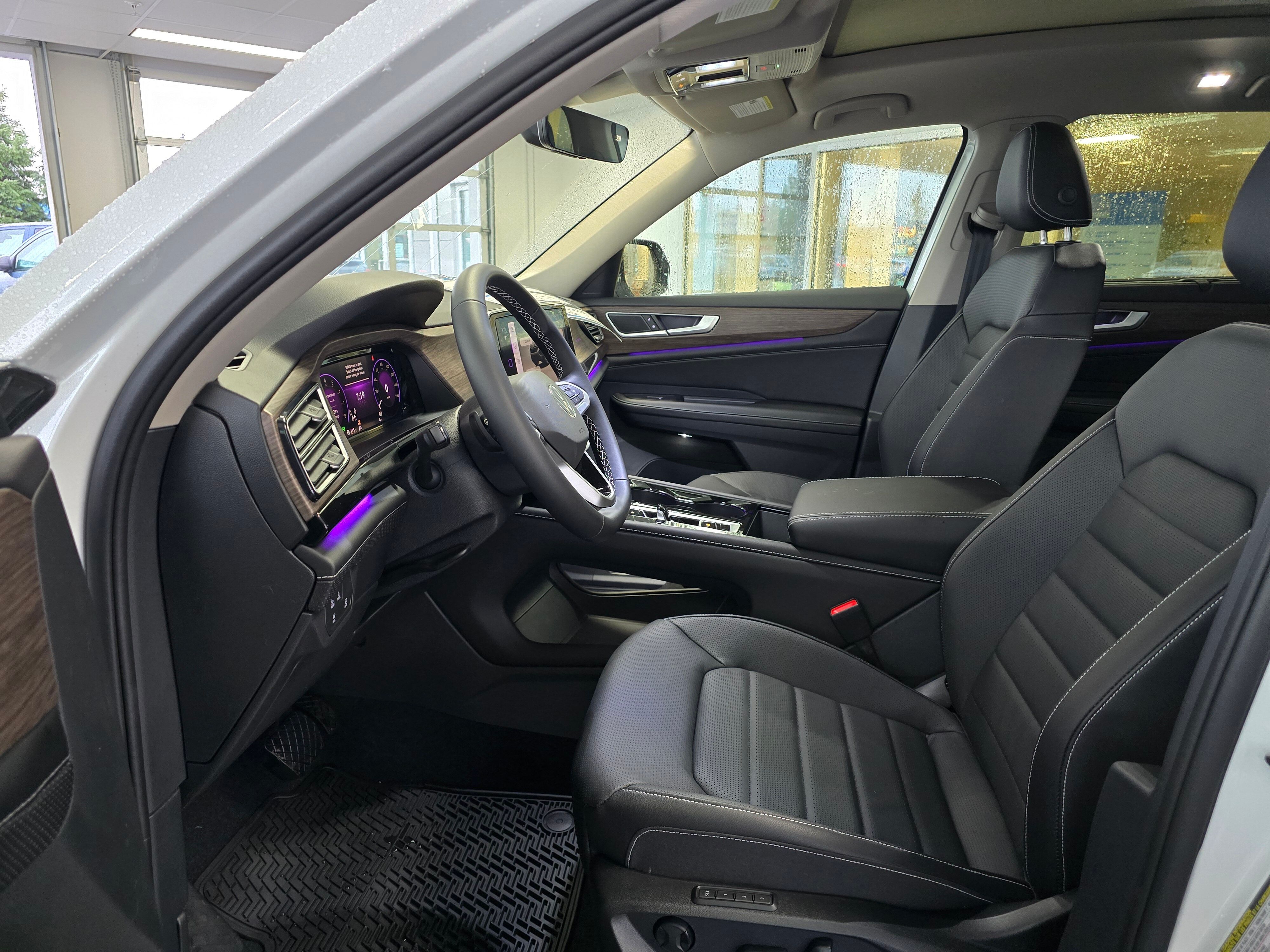 2026 Volkswagen Atlas SEL photo 2