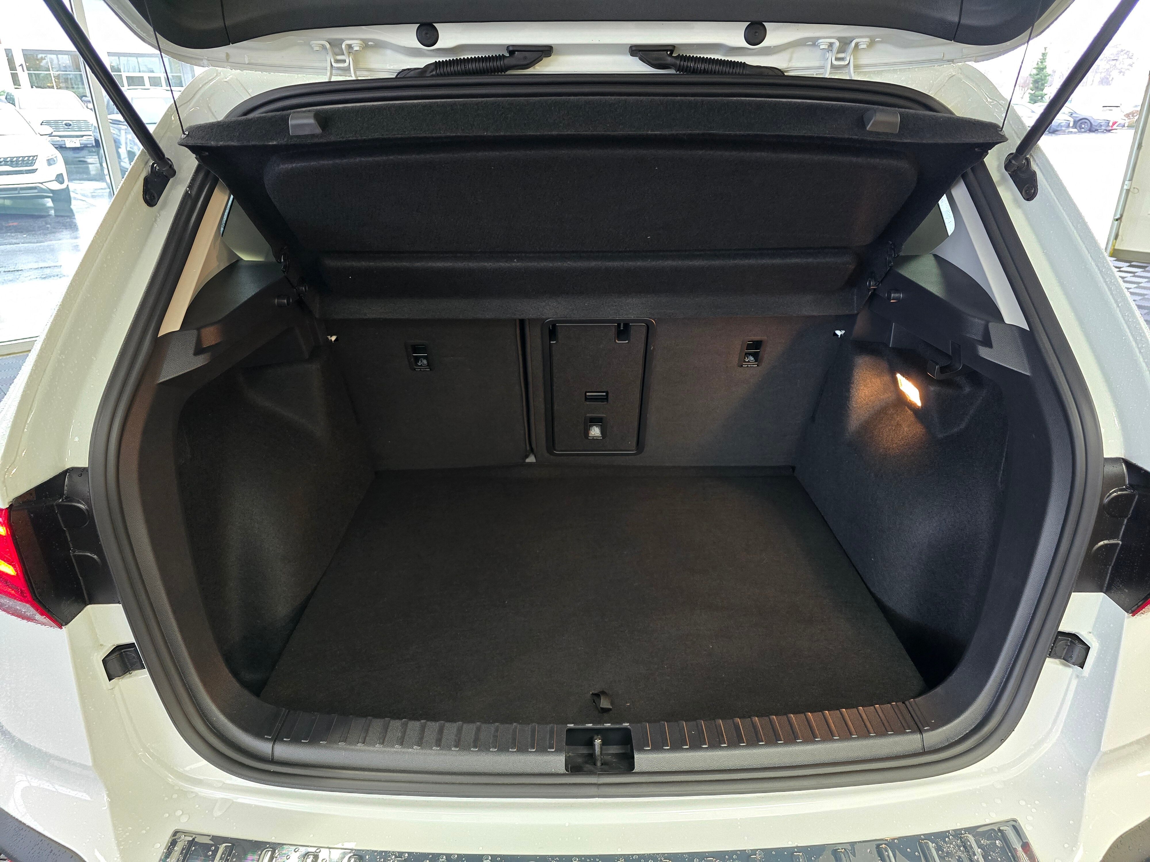 2023 Volkswagen Taos SEL photo 3